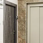 912